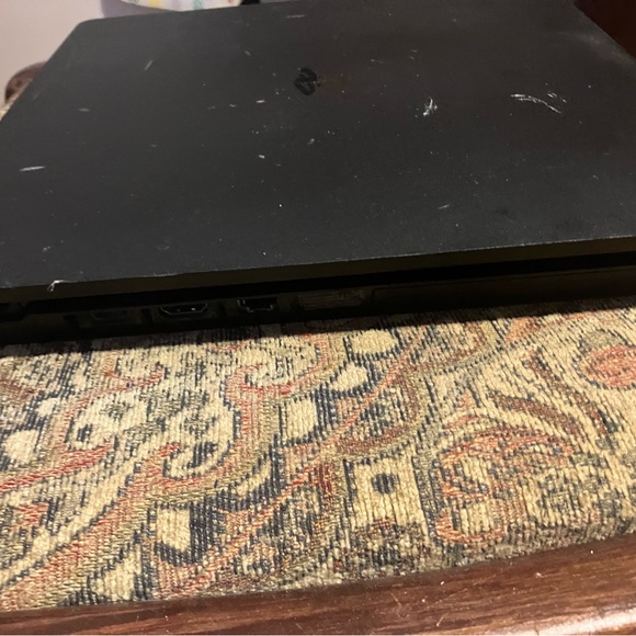 PS4 - Picture 2 of 6